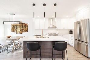 Fridge, microwave, oven, dishwasher - Stunning Lakefront Views, Prime Location & High-Speed Internet Await! (Park City)