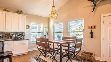 House (4 Bedrooms) | Property amenity