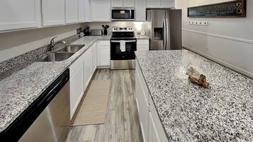 Condo (3 Bedrooms) | Property amenity