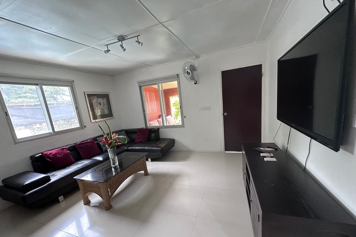 Comfort House | 5 bedrooms, in-room safe, iron/ironing board, free WiFi