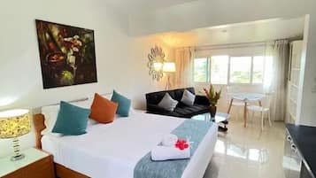 Comfort Studio | 5 bedrooms, in-room safe, iron/ironing board, free WiFi