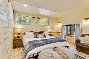 8 habitaciones, escritorio y tabla de planchar con plancha