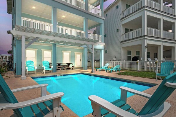 A pool area with lounge chairs and a covered seating area. - Beach-A-Holic by Silver Sands Vacation Rentals (Port Aransas)