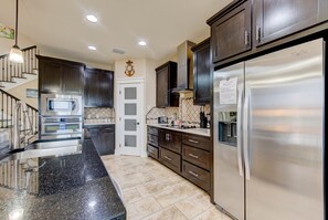 Fridge, microwave, stovetop, dishwasher
