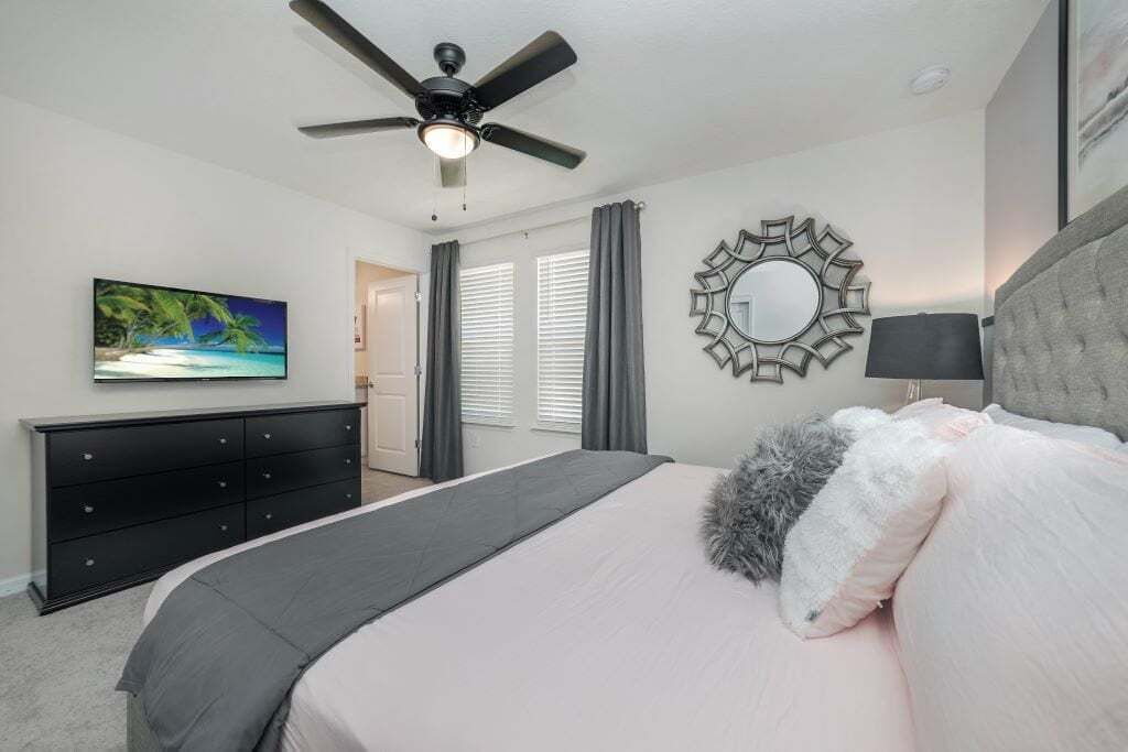 8 bedrooms, iron/ironing board, WiFi, bed sheets