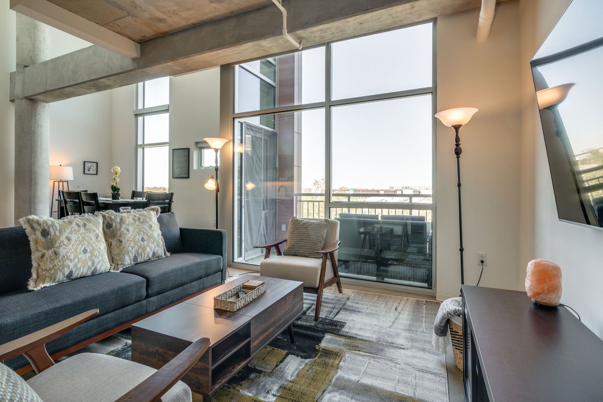 Traveler's Haven 1bd 1 and half bath 2 story East Nashville Condo