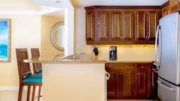 Frigorifero, microonde, macchina per tè/caffè, tostapane