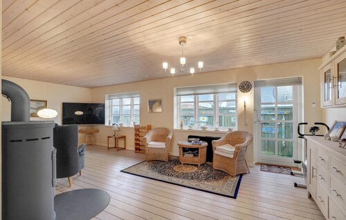 Amazing home in Thyborøn with WiFi
