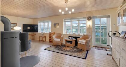 Amazing home in Thyborøn with WiFi