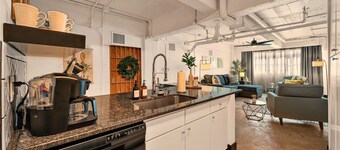 Sunshine & Silos, Luxury Condo in Downtown Waco