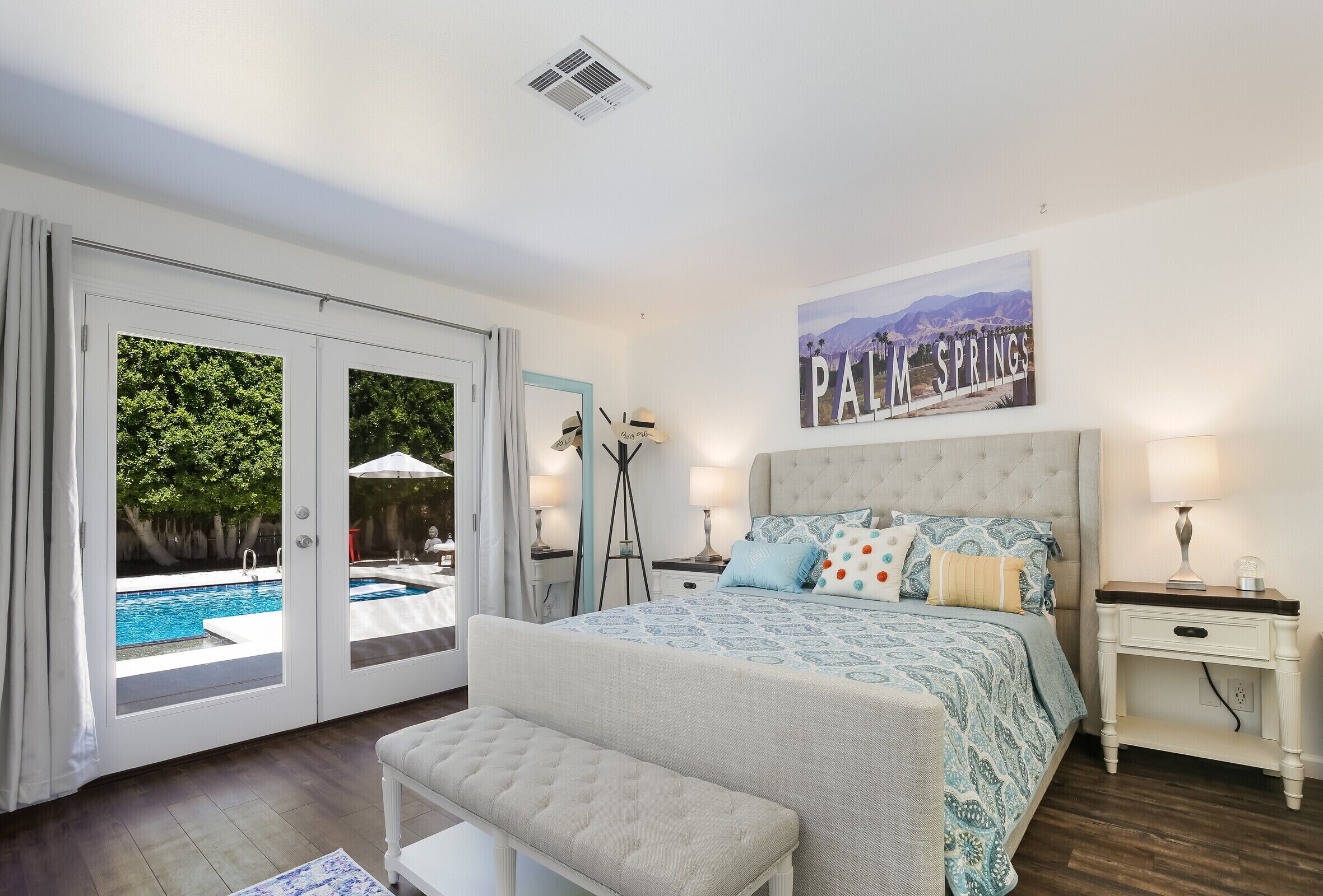 حمّام سباحة خارجي، حمّام سباحة مُدفَّأ