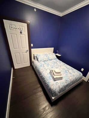 4 bedrooms, desk, free WiFi, bed sheets