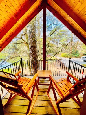 Property grounds - Waterside Cabin GREAT Fishing, 4 beds, 2 Kayaks Gated WI-FI parking Washer Dryer (Dalton)