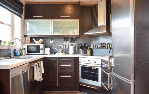 Cozy home in Norheimsund with sauna