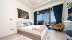 Tabla de planchar con plancha, wifi gratis y ropa de cama 