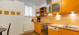 Lovely apartment for 12 people with WIFI, TV, pets allowed and parking