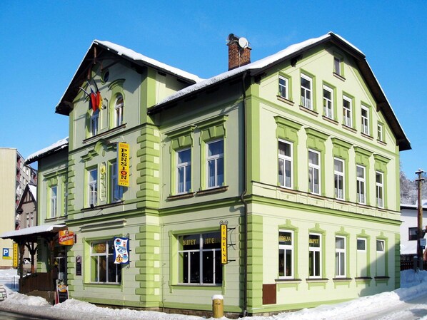 Exterior - Lovely apartment for 12 guests with WIFI, TV and pets allowed (Jablonec Nad Nisou)