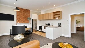 A modern apartment with a kitchen, dining area, and living room. - Kaiapoi Luxury Accommodation 1 -Historic and Luxury Apartment in Kaiapoi (Kaiapoi)