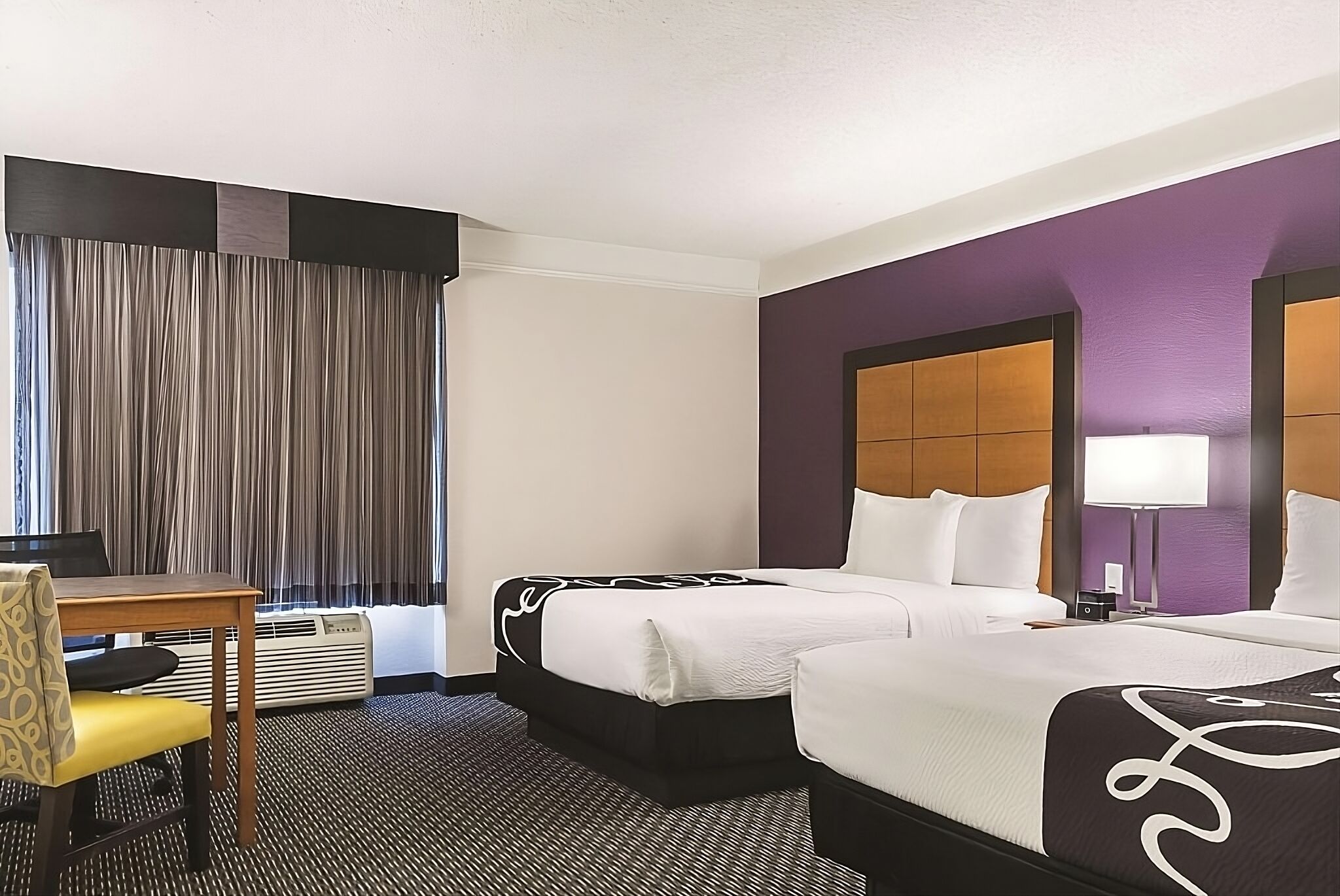 2 Double Beds At La Quinta Inn & Suites By Wyndham Ontario Airport - Ontario, CA