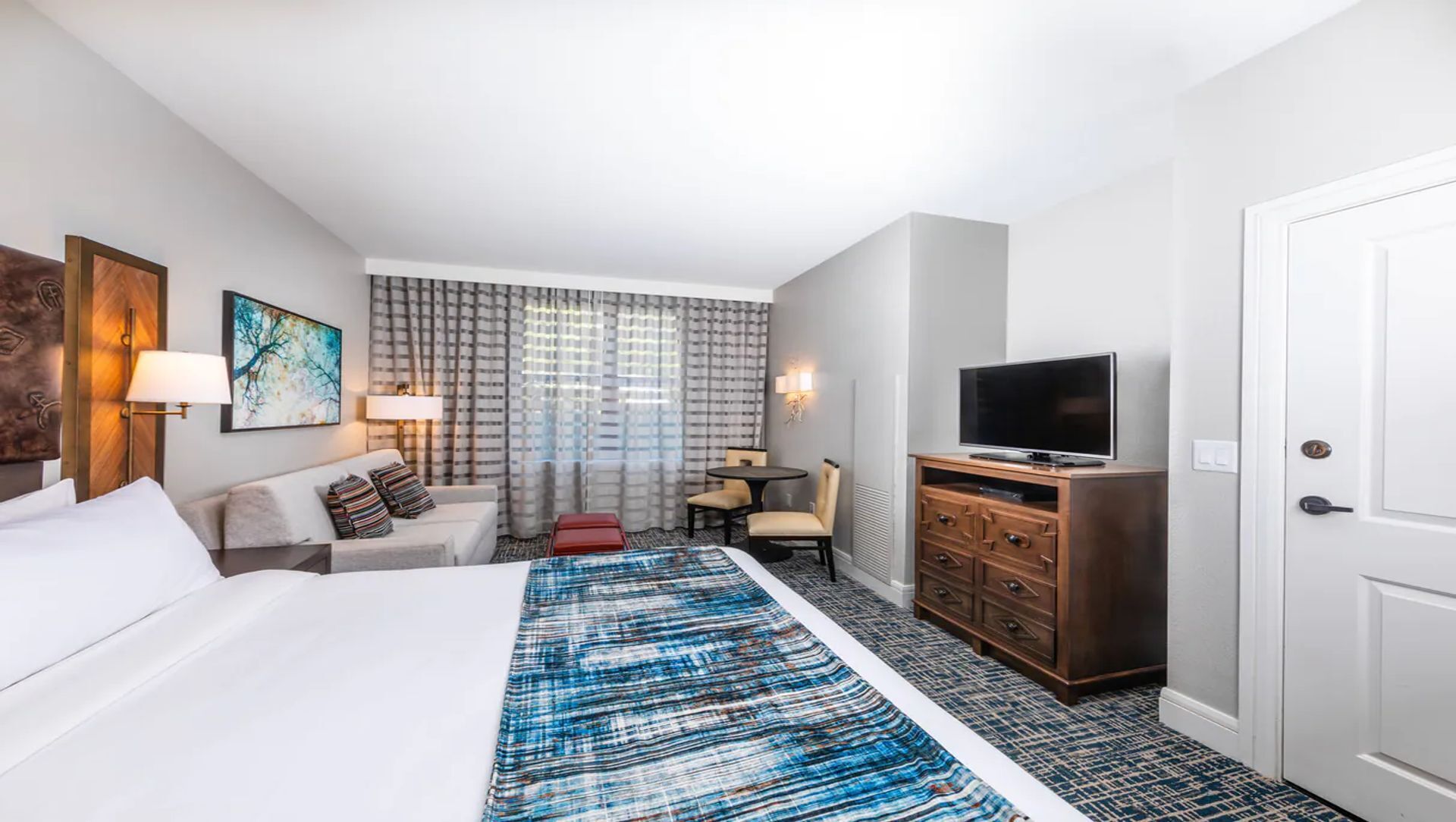 2 bedrooms, internet, bed sheets