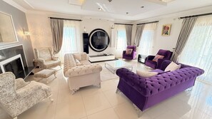 TV, fireplace, stereo - Hot tub-Fireplace-Pets-Sleeps 11-Bbq-Pool-Parking (Dalyan)