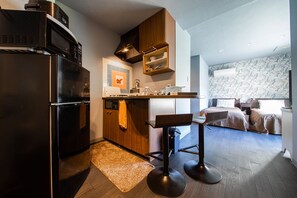 Kahden hengen huone (kaksi sänkyä) | Pimennysverhot, silitysrauta/-lauta, ilmainen Wi-Fi