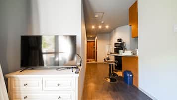 Habitació amb dos llits individuals | Cortines opaques, planxa i posts de planxar i wifi gratuïta