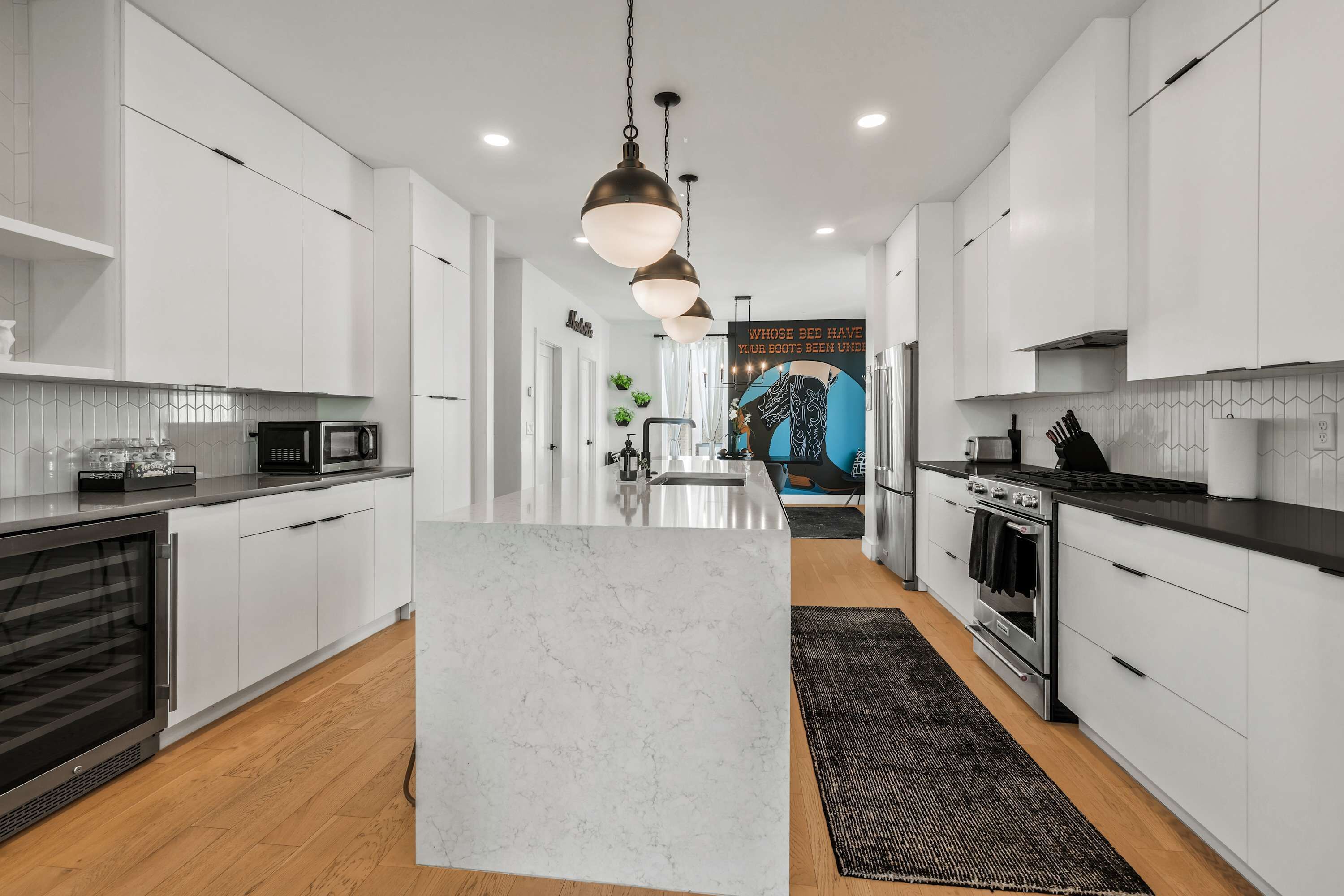 Kylskåp, mikrovågsugn, ugn och spishäll