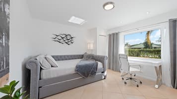 3 bedrooms, desk, iron/ironing board, travel cot