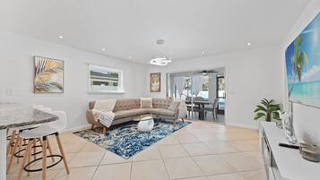 Smart TV, fireplace, books, offices