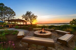 Property grounds - 2 Bedroom - Marriott's Harbour Point and Sunset Pointe at Shelter Cove - Full Resort Access (Hilton Head Island)