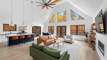 TV connectée, cheminée, baby-foot, table de tennis de table