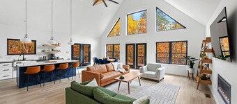 poconojo's | Spacious & Modern Chalet Near Ski Mt!