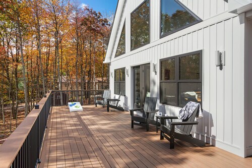 poconojo's | Spacious & Modern Chalet Near Ski Mt!