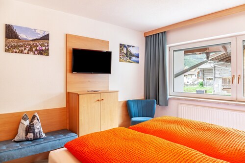 "Haus Alpenheim Apartment 3" avec vue sur les montagnes, balcon et Wi-Fi.