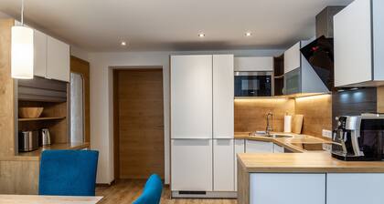 "Haus Alpenheim Ferienwohnung 2" mit Bergblick, Balkon und WLAN