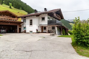 Exterior - "Haus Alpenheim Apartment 2" with Mountain View, Balcony & Wi-Fi (Tux)