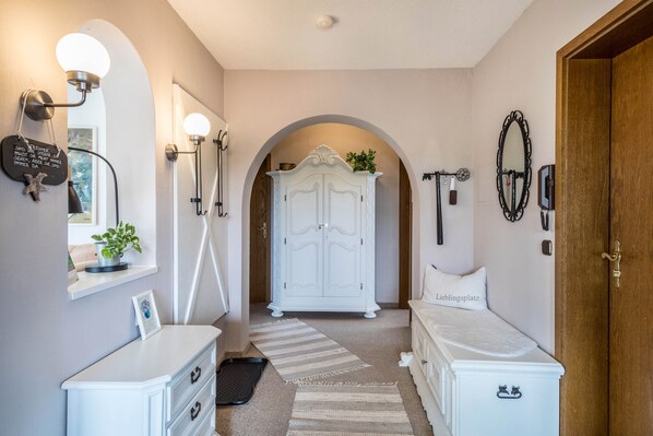 المنشأة من الداخل