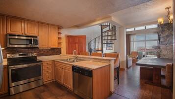 Fridge, microwave, stovetop, dishwasher