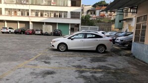 Bãi đậu xe tự phục vụ miễn phí 