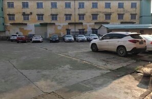 Free self parking - Shengtai Hotel (Boluo)