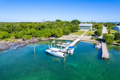 Key Lime House with a 100’ dock: A Solar-Powered Waterfront Oasis on Black Sound