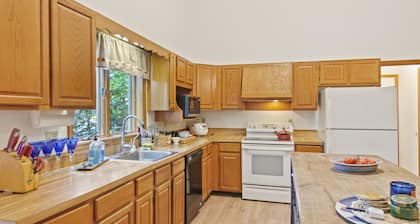 Spacious Home to Create Memories - access to Bay river and beaches