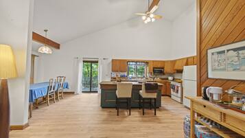 ثلاجة، ميكروويف، فرن، موقد طهي مسطح