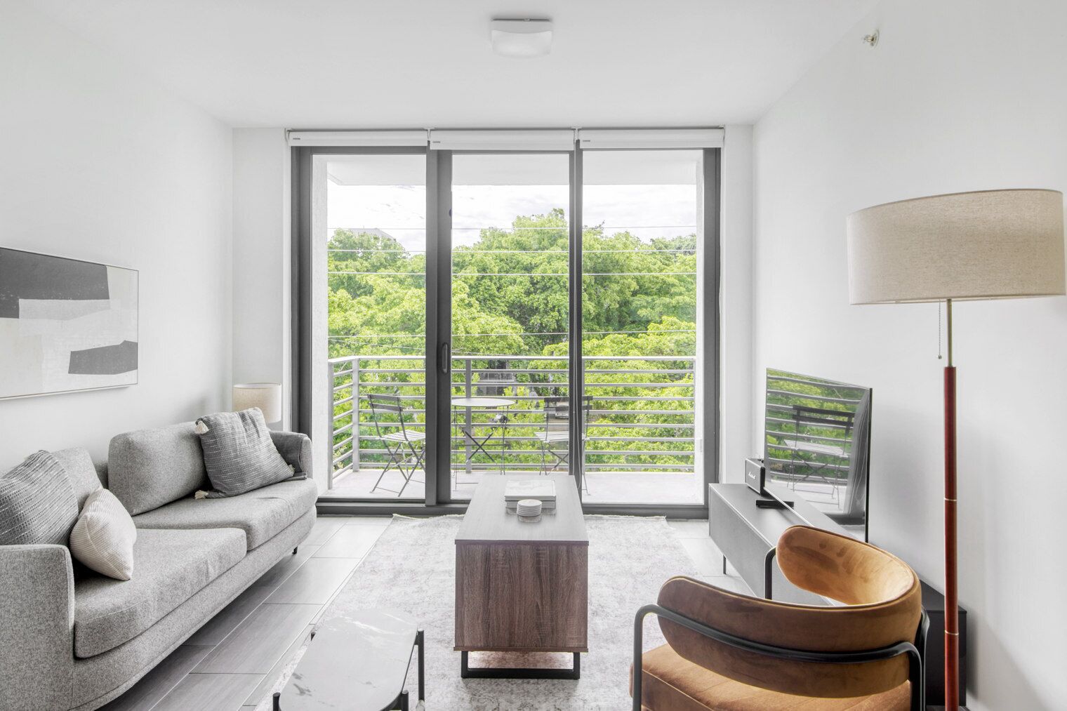 Deluxe Upper East Side 1BR w/ Gym, Pool & W/D, nr Mimo, by Blueground