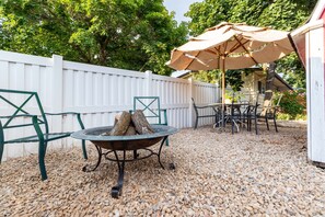 Outdoor dining - Cottonwood Retreat - Private Entrance - Near Canyons! (Cottonwood Heights)