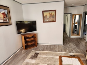 Interior - Great view of Washoe Park (Anaconda)