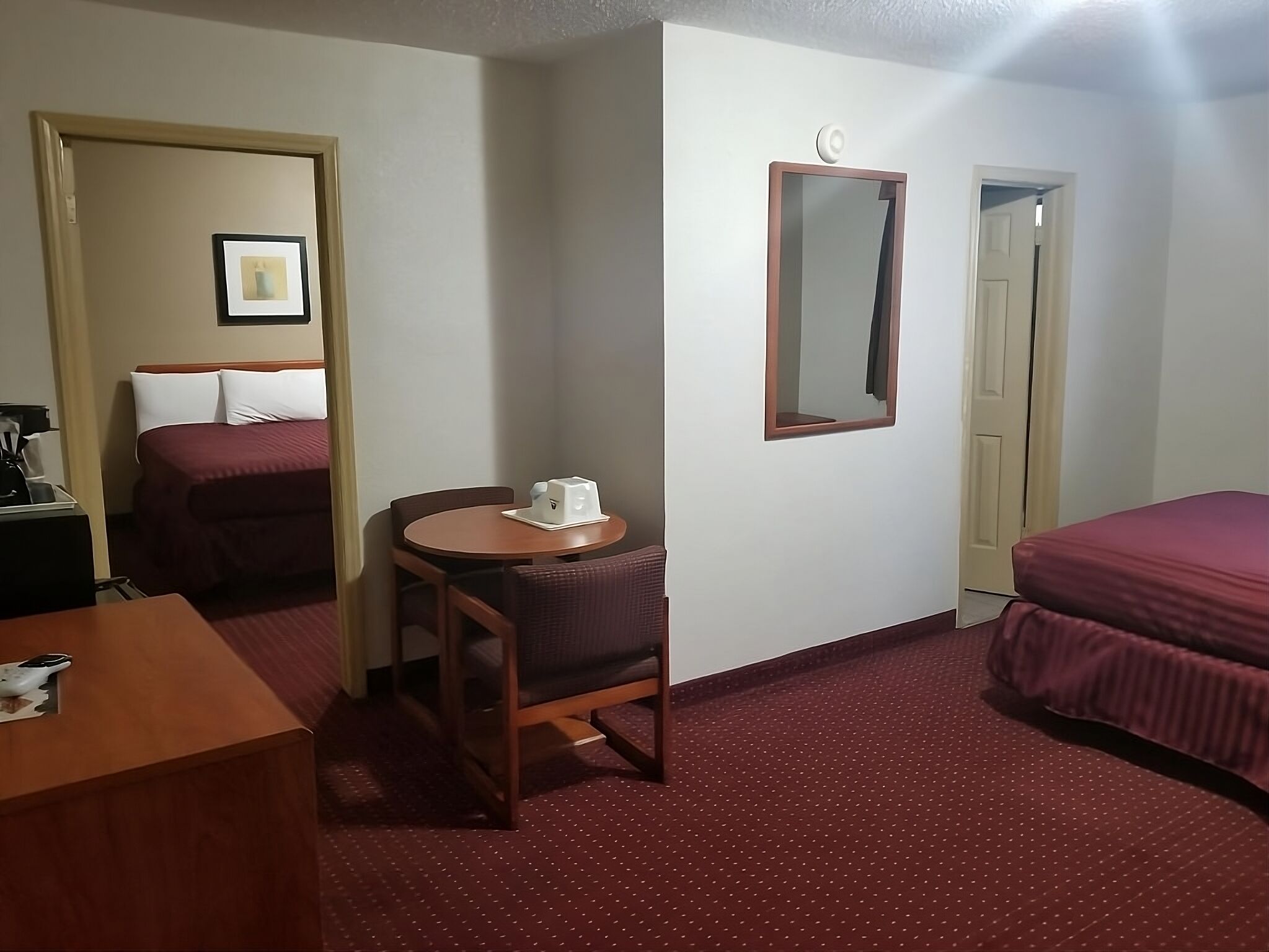 Offers FREE Continental Breakfast & Parking, Minutes to The Grand Canyon Winery!
