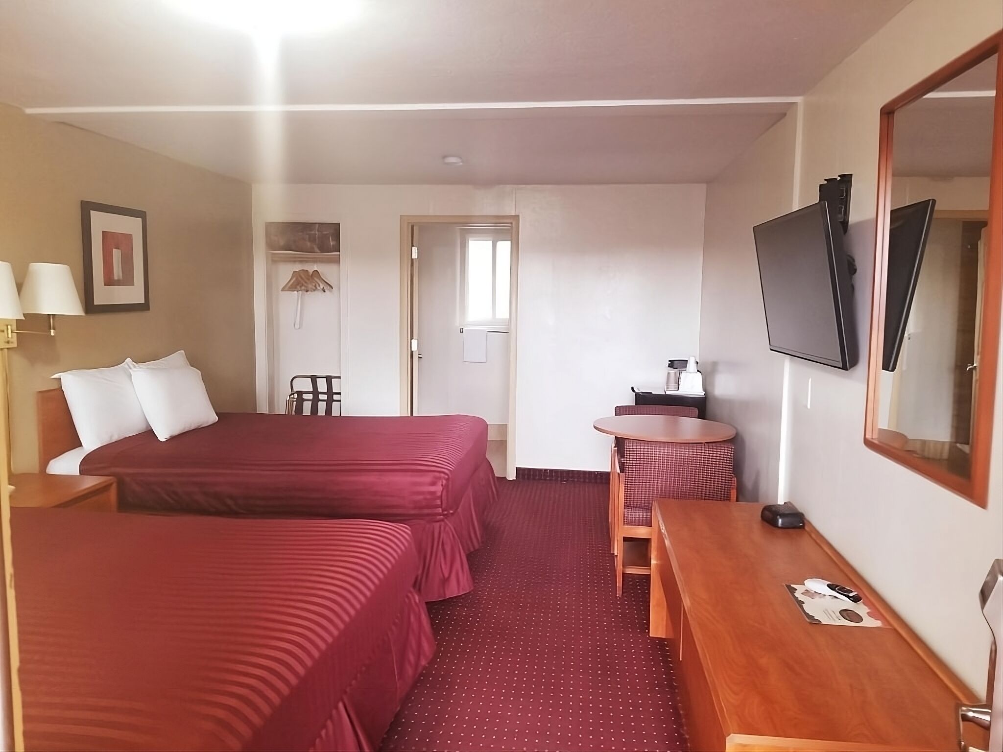 Fun Days Ahead! 2 Comfortable Units with FREE Breakfast, The Grand Canyon Winery