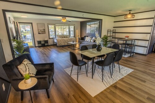 NEW*Villa*FirePit+ BBQ+ MassageChair+NewRiverGorge